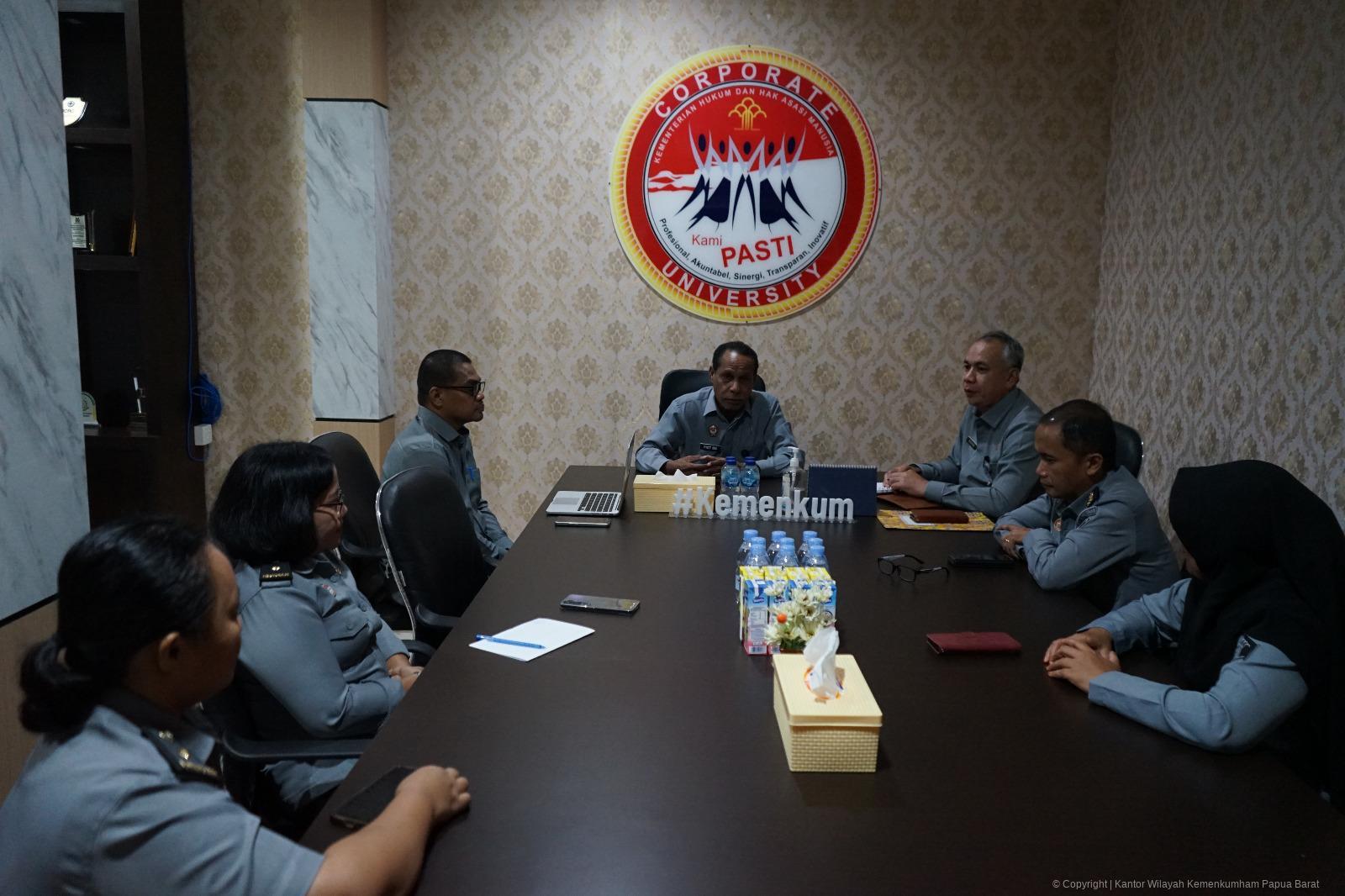 Kakanwil Kemenkum Pabar Pimpin Rapat Percepatan Kinerja Kehumasan